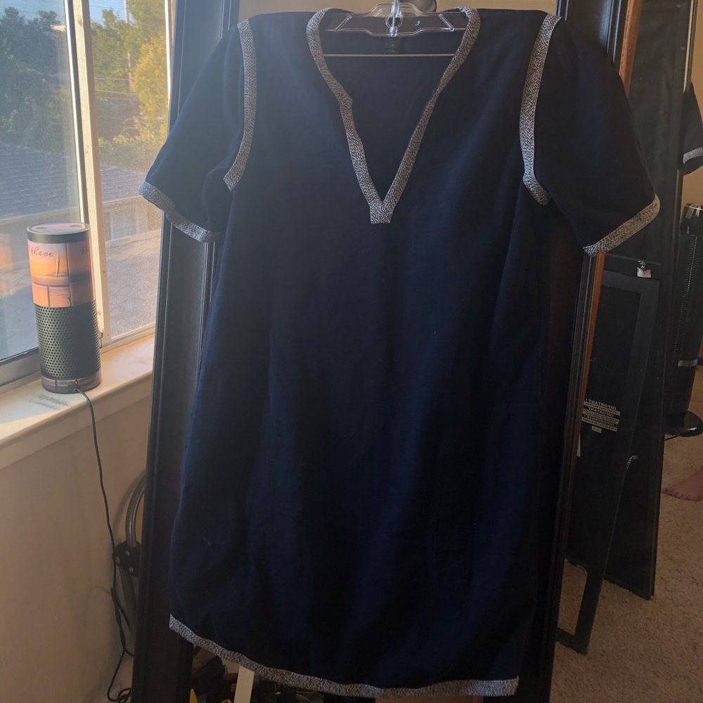 V-neck t-shirt dress with white trim